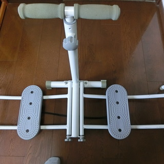 室内用　脚トレーニングマシン