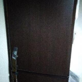 木目調でオシャレな冷蔵庫（ダーク・ブラウン）
