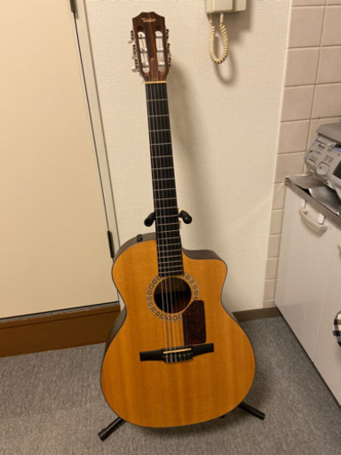 【格安】Taylor NS24CE クラシックギター 電池入れ交換済