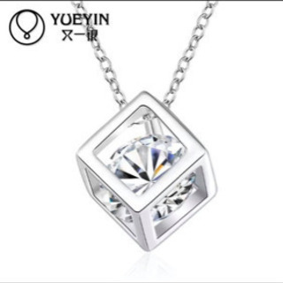 シルバーキューブCZネックレスの画像