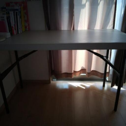 折りたたみデスク。