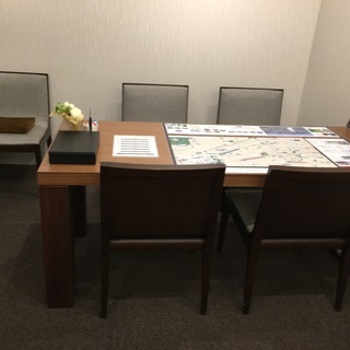 事務所・店舗などに！　デスク・チェアセット　応接室　商談室　3セットございます