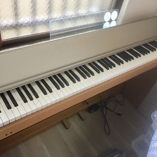 電子ピアノ　Roland F-100