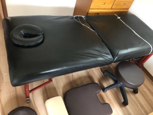 マッサージ　ベッド　備品付き