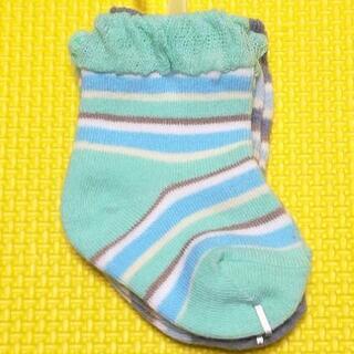 お値下げしました⭐ベビー服⭐新生児 60cm 長袖 肌着 ロンパース♦男の子 女の子♦新品の靴下二足オマケですの画像