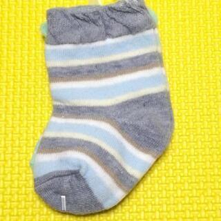 お値下げしました⭐ベビー服⭐新生児 60cm 長袖 肌着 ロンパース♦男の子 女の子♦新品の靴下二足オマケですの画像