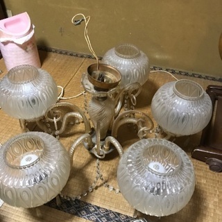 シャンデリア　工事必須　無料