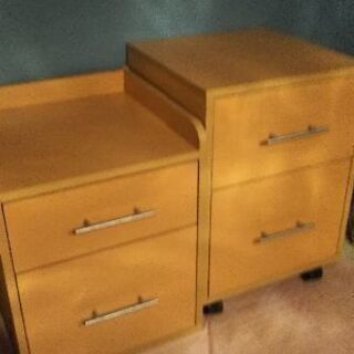 沢山入ります✨木の収納家具