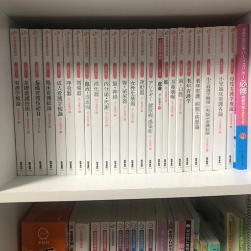 教科書や参考書です。