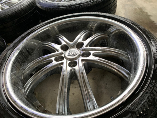 LEXANI レクサーニ　タイヤ付