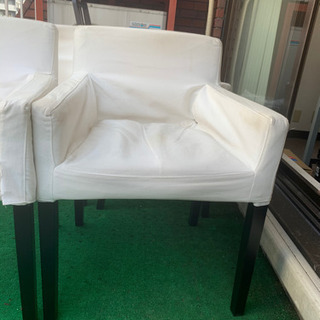 椅子4脚とローテーブルの画像