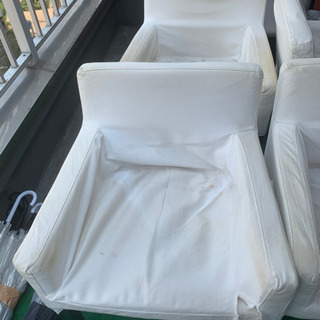 椅子4脚とローテーブルの画像