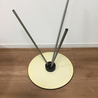 取引中　サイドテーブルの画像