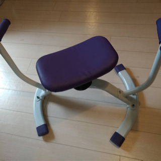 腹筋と腹斜筋を鍛えれるウエストのダイエット器具です。
