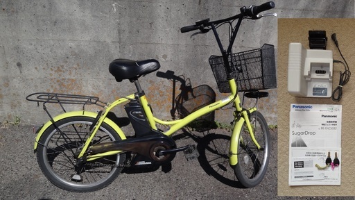 ■古いですが程度は良好■Panasonic電動自転車・シュガードロップ 2010年購入■２０インチ　３段変速■バッテリー２個あり：長押し３点灯と４点灯■鍵２個、充電器、取説など、バッテリーカバー、当時のカタログ■近場程度でしたら、まだまだ現役で使用できると思います■