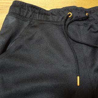 OUTDOORパンツ　伸縮素材で運動しやすいですの画像