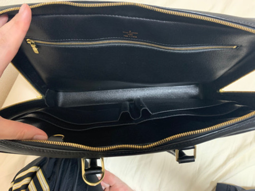 LOUIS VUITTON エピ ポルト ドキュマン・ヴォワヤージュ 黒