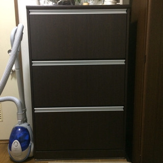 靴箱です。靴は含みません。