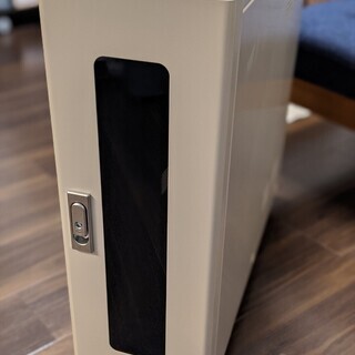 ■縦型サーバーラック■鍵付き、ホワイト[W20xH54xL65 ...
