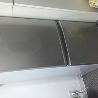 冷蔵庫を売ります。