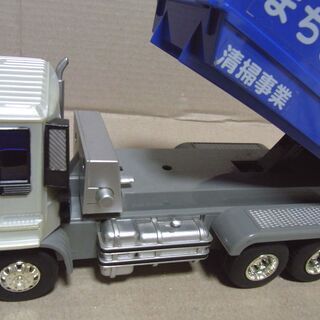 ゴミ収集車　清掃車　欠品あり　　中古品　全長24センチくらいの画像