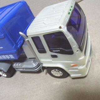 ゴミ収集車　清掃車　欠品あり　　中古品　全長24センチくらいの画像