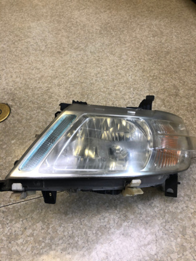 セレナベッドライト左側