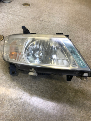 セレナベッドライト右側