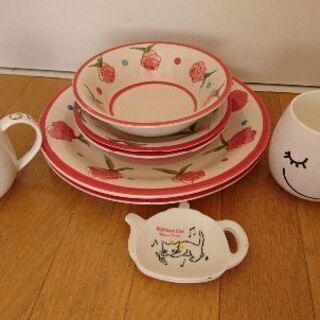 新生活に嬉しい食器セット ワンコインでお譲りします。