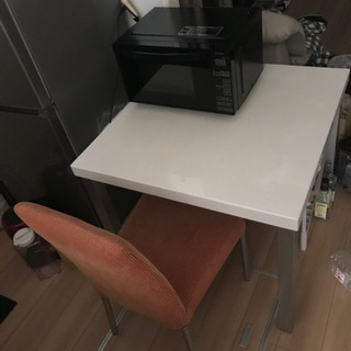 食卓テーブル2人がけです