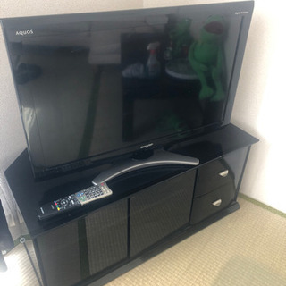 ◆お取引中◆ AQUOS３２型テレビ　テレビボード