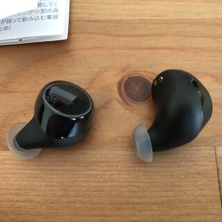 【未使用】Bluetoothイヤホン 完全ワイヤレスイヤホン 400mah充電ケース付【自動充電/自動ON/OFF】 左右分離型 片耳 両耳とも対応 高音質 ス ポーツ マイク内蔵 IPX5級防水 充電式収納ケース(日本語説明書付) (レッド)の画像