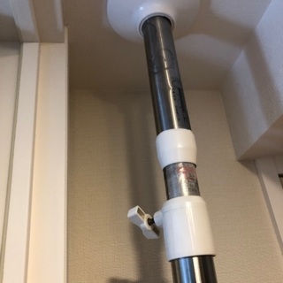 無料　突っ張りハンガーラック　あげますの画像