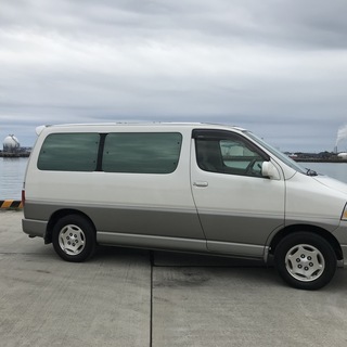 グランドハイエース　8人乗り　3.0ディーゼルターボ　美車　NAVI　ETC　バックカメラ 電動カーテンの画像