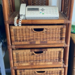 籐家具　四段カゴ　　(電話はつきません)