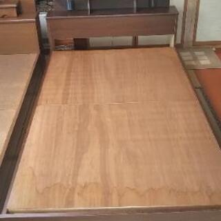 木製シングルベッドの画像