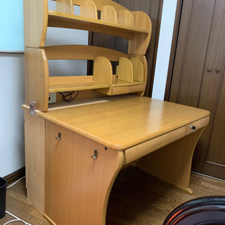 通常よりも広い、小中学生向けの学習机です！