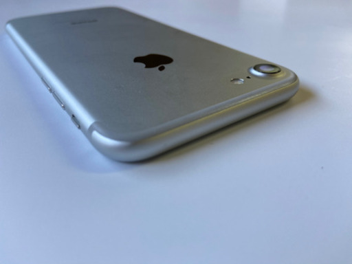 iPhone7 Silver 32GB SIMロック解除済み　スマホ　本体