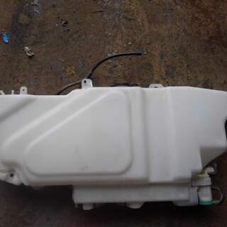 いすゞダンプ4t 　ウォッシャータンク　FRR90