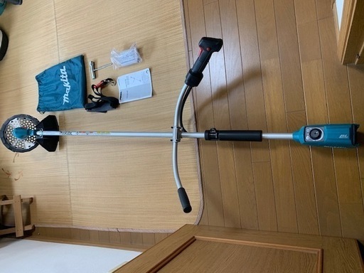 【値下げしました！】【新品/未使用】マキタ　充電式草刈り機　ＭUR142UD　本体のみ(バッテリー・充電器なし)　販売証明書有ります