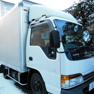 いすゞ　1,5tアルミバン　４WD　AT車