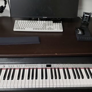 デスク下における電子ピアノ DTMにピッタリ ROLAND DP...