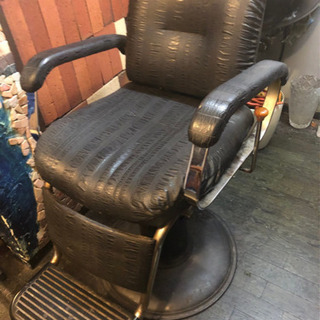 【急募】美容室　カット用椅子　アンティーク　１つ3000円×２つ