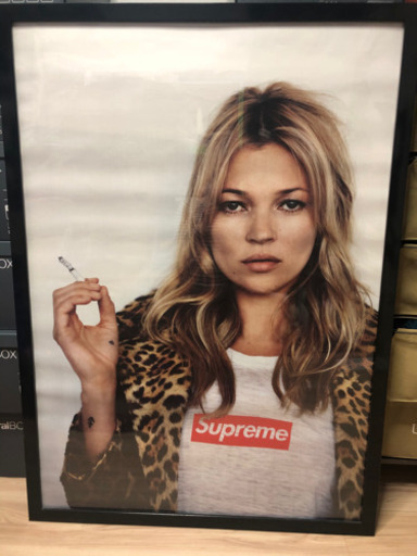 Supremeのケイトモスポスター額装