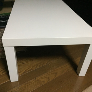 白色のテーブル(イケヤで購入)の画像