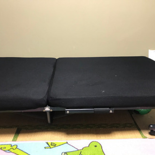 折りたたみ式のベット