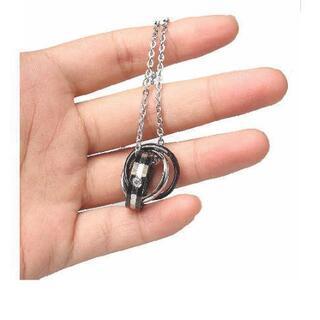 ３連リングネックレス 。キュービックジルコニアの画像