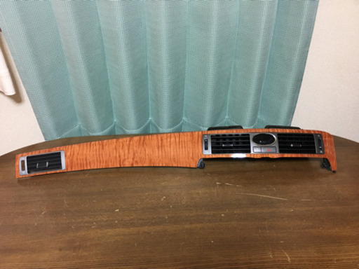 18マジェスタ 助手席側パネル　純正品