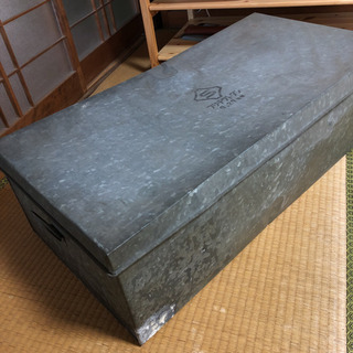 昭和レトロのブリキ収納ケース