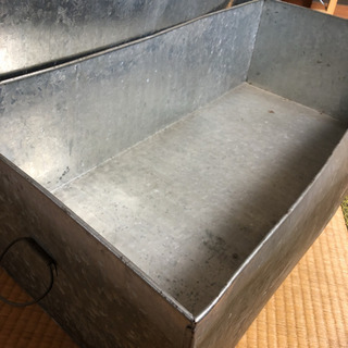 昭和レトロのブリキ収納ケースの画像